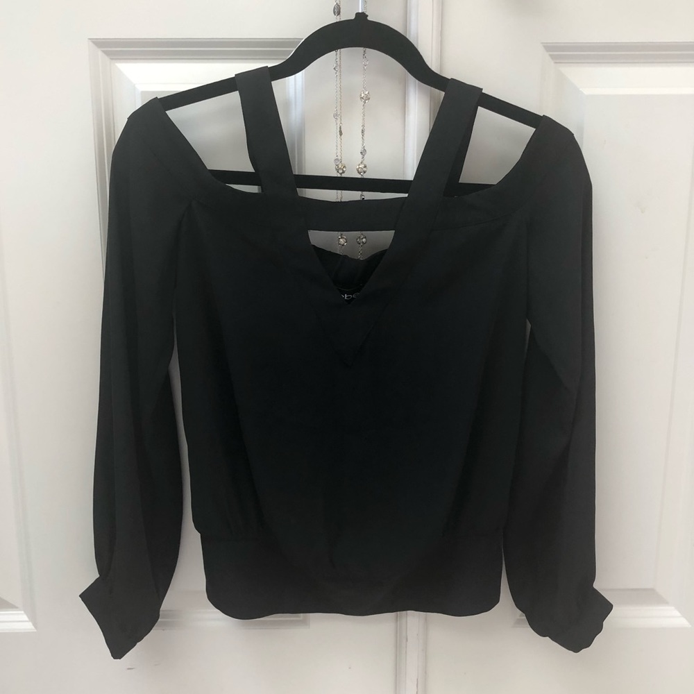 V neck cold shoulder top